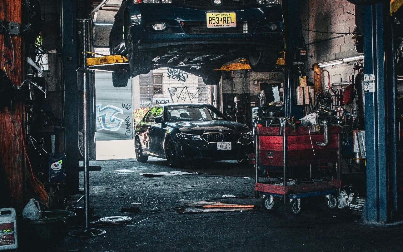 F&T Auto Center shop interior